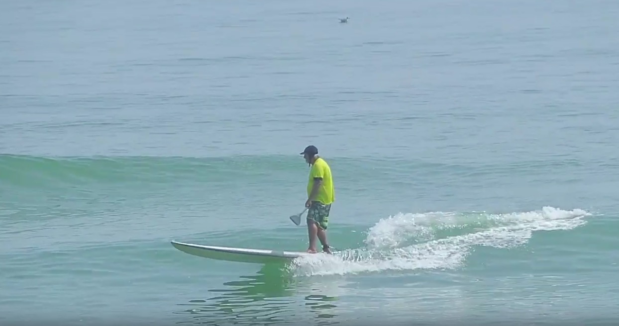 SUP surfing a big board / It's all about foot placement! SUPboarder